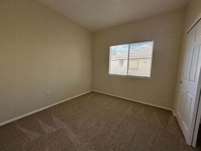 Building Photo - 1050 E Cactus Ave
