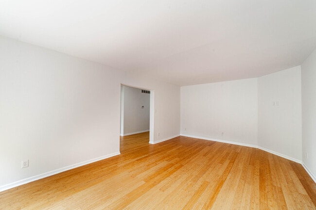 Building Photo - 201 Briarcrest Ct