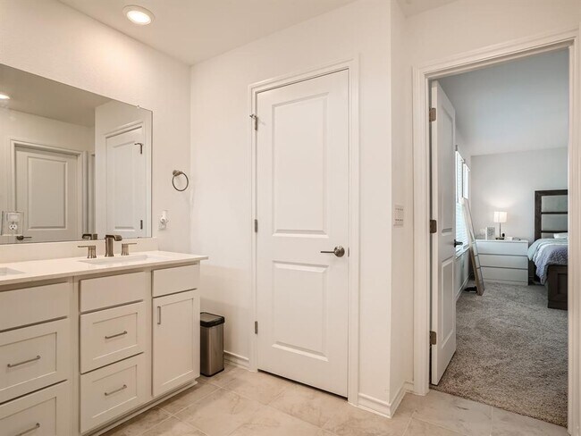 Building Photo - 2909 Bronx Dr