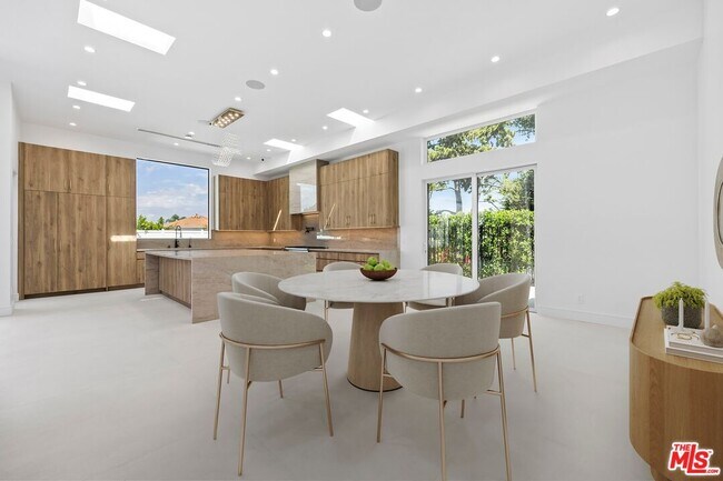 Building Photo - 16851 Encino Hills Dr