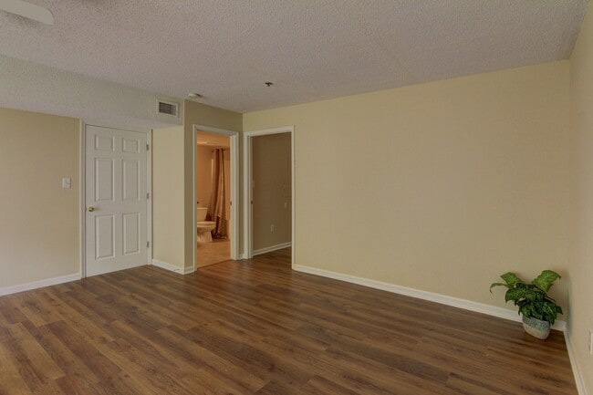 Building Photo - 1850 Cedar Shoals Dr