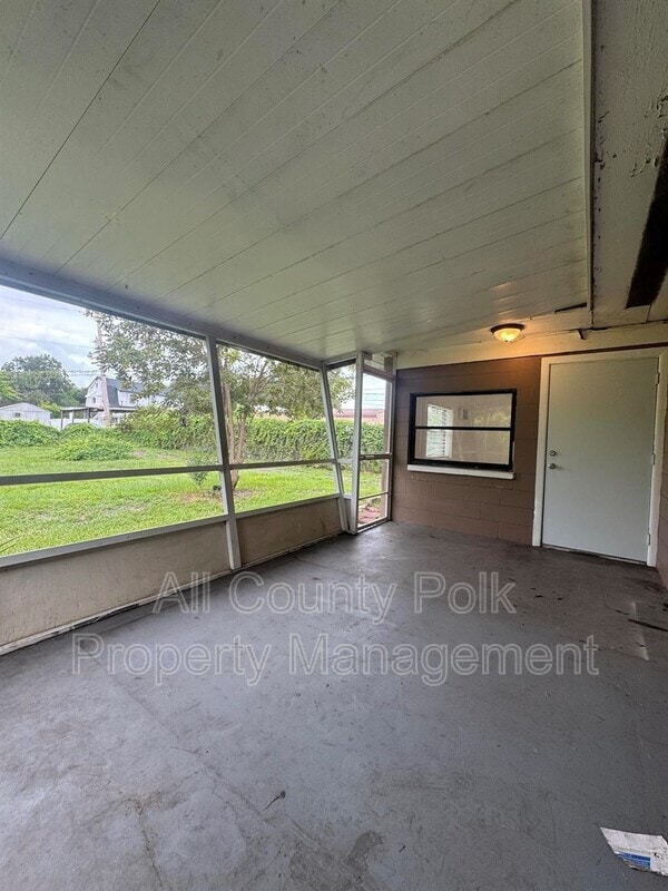 Building Photo - 1625 E Fern Rd