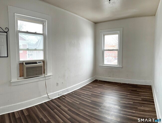 Building Photo - 21 Edgar St