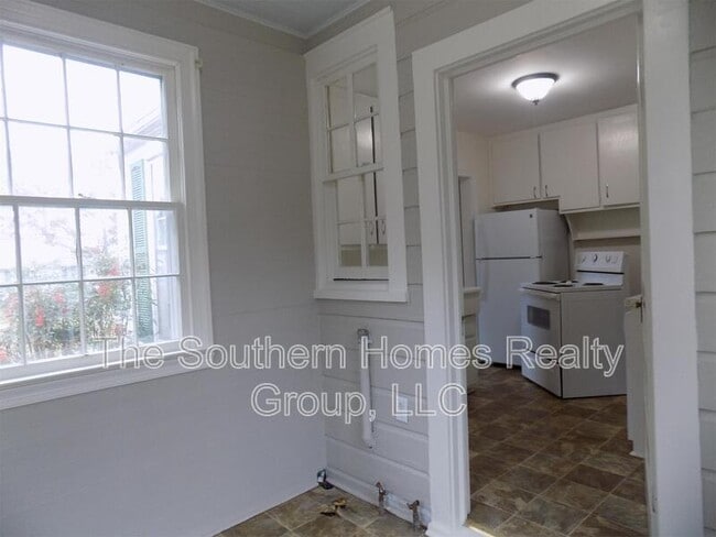 Building Photo - 306 Walker St