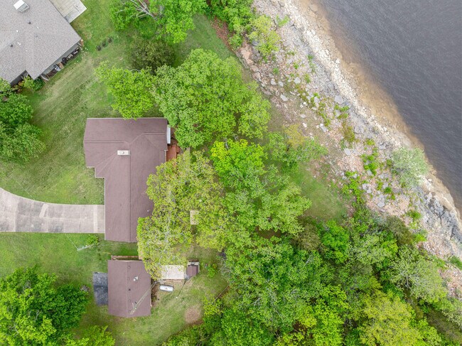 Building Photo - 471 Parkside Dr