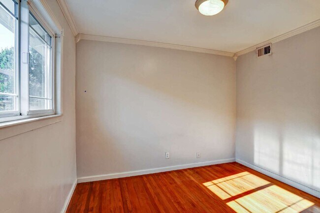 Building Photo - 229 Seabiscuit Dr