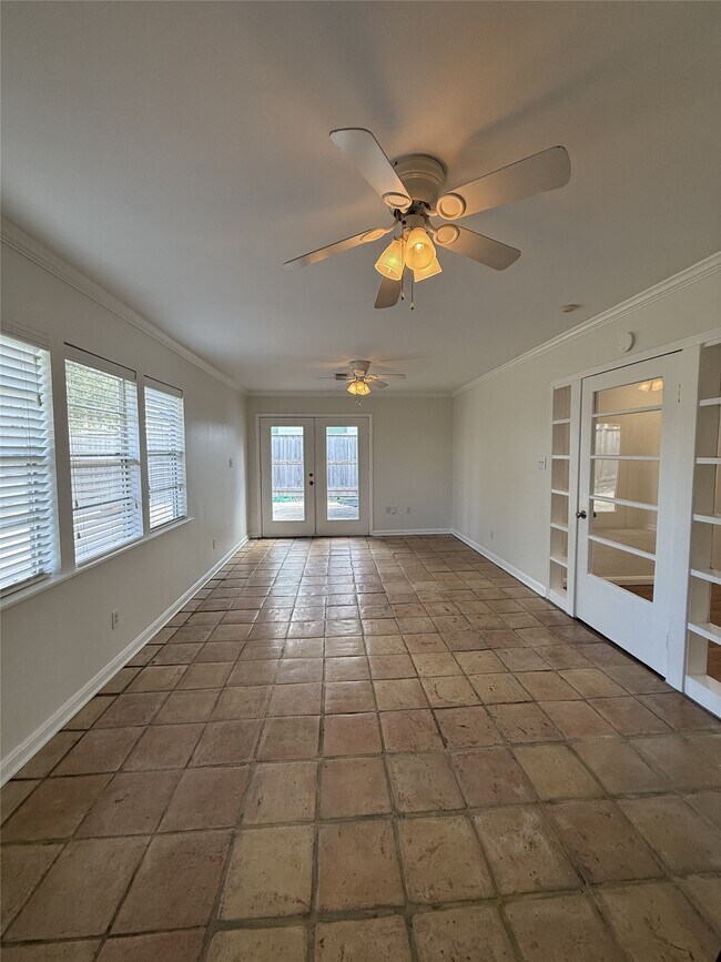 Building Photo - 1234 Gardenia Dr