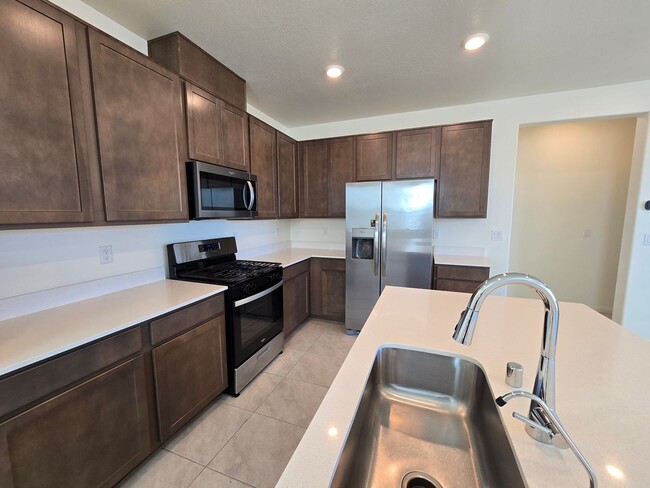 Building Photo - 3 Bedroom Single Story Home