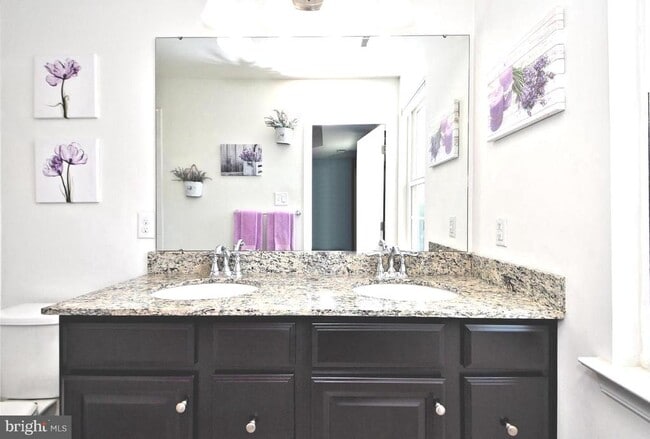 Building Photo - 353 E Hancock St