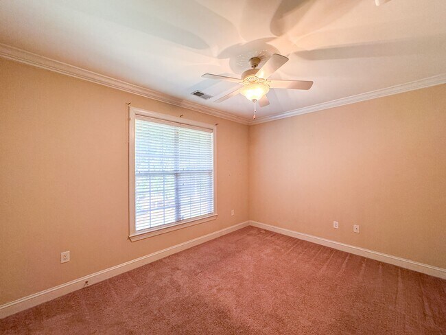 Building Photo - Beautiful 3 Bed 2 Bath Condo with Communit...