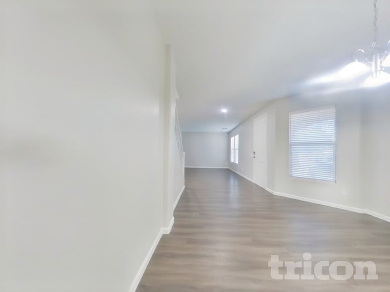 Building Photo - 26011 N Sandstone Way