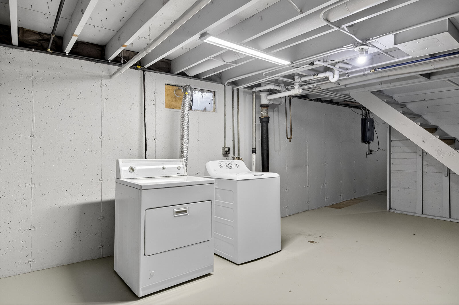 Building Photo - 7407 Saturn St