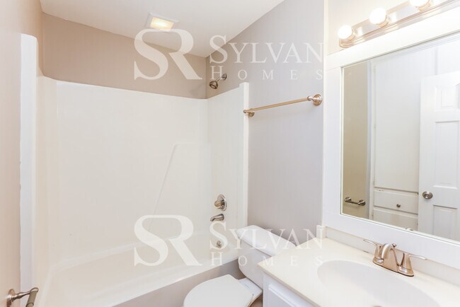 Building Photo - Discover Spacious Comfort & Fun