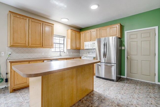 Building Photo - Country Living- Half Duplex-  3 Bed, 2 Bat...