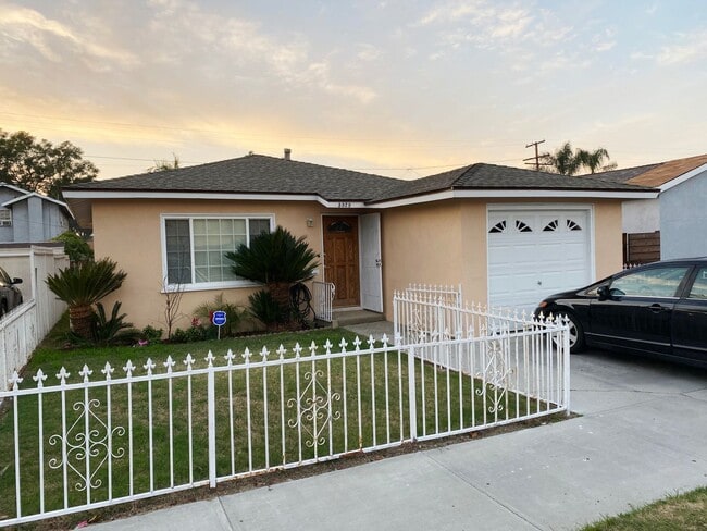 Primary Photo - Nice Neighborhood North Long Beach 2 bd 1 ...