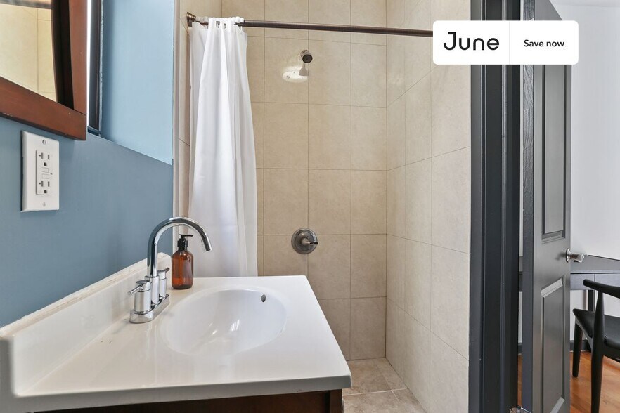 Building Photo - 161 W 120th St