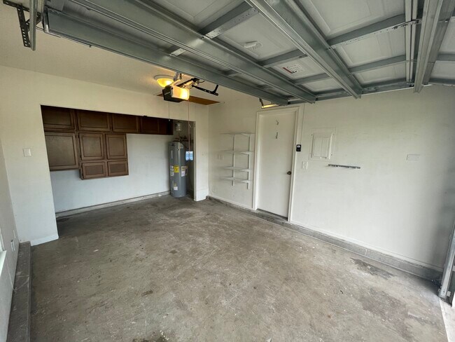 Building Photo - 8043 SE Highpoint Way