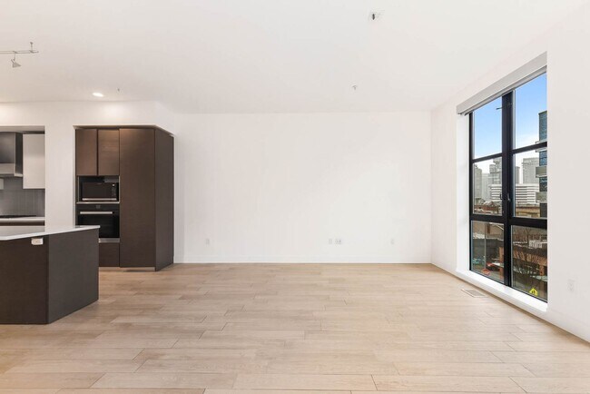 Building Photo - 615 E Pike St