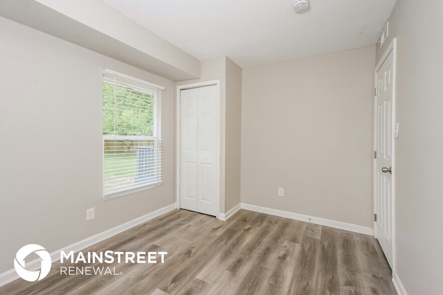 Building Photo - 6605 Six Mile Ln