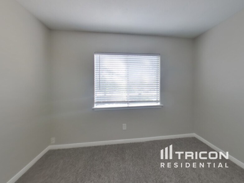 Building Photo - 7114 River Garden Dr