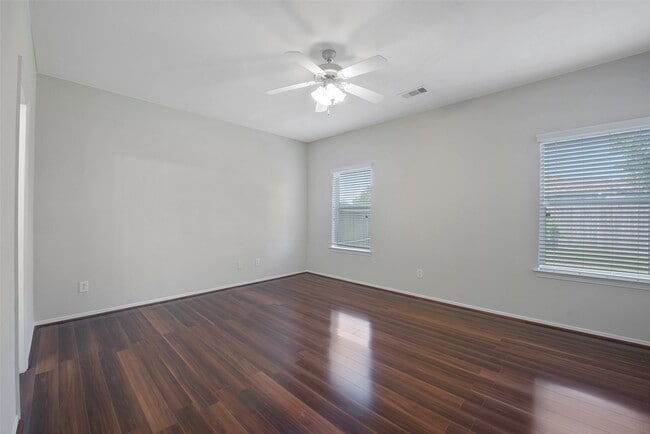 Building Photo - 131 Sunset Falls Dr