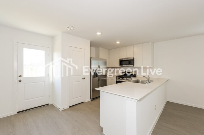 Building Photo - 10536 Desert Hawk Cir