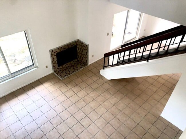 Building Photo - MOVE IN MARCH! 2 Story-Spacious 3 beds 2.5 bath townhouse with attached 2 car garage!!