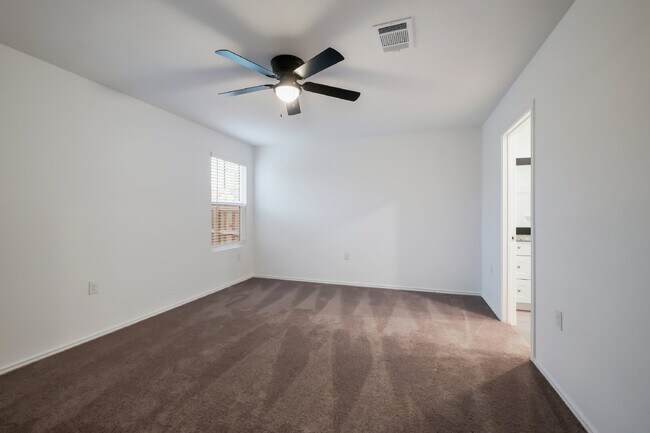 Building Photo - Stunning New 4-Bedroom Home with Upgrades in Mission del Lago.