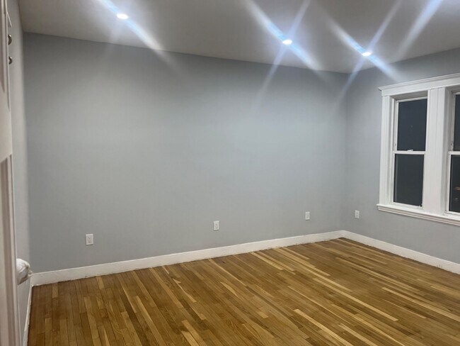 Building Photo - 31 Middleton St