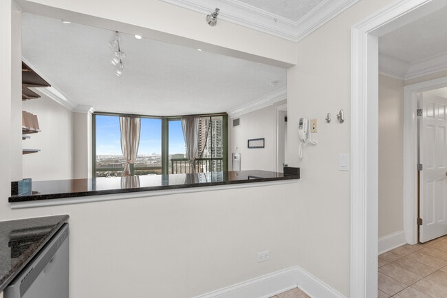 Building Photo - 111 W Maple St