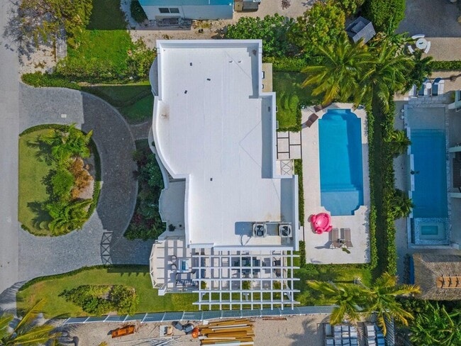 Building Photo - 317 E Seaview Cir