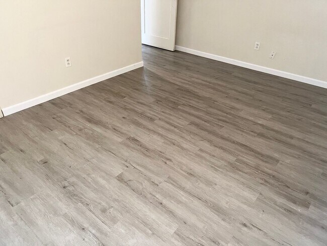 Building Photo - 2007-2009 N Teilman Ave