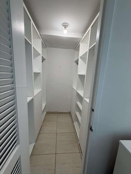 Building Photo - 5005 Collins Ave