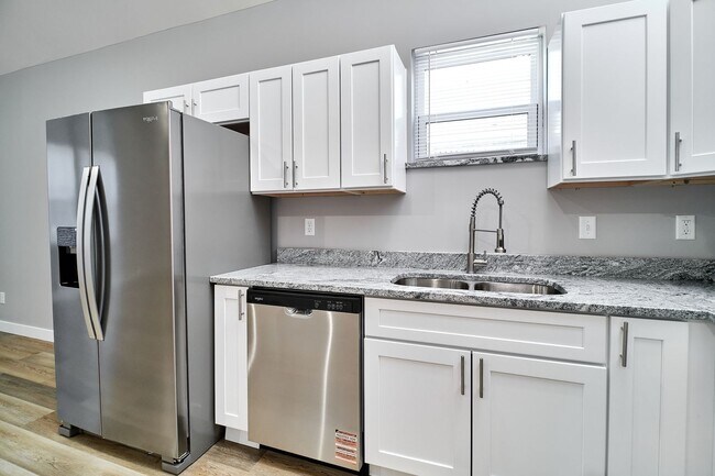 Building Photo - 415 Dequincy St
