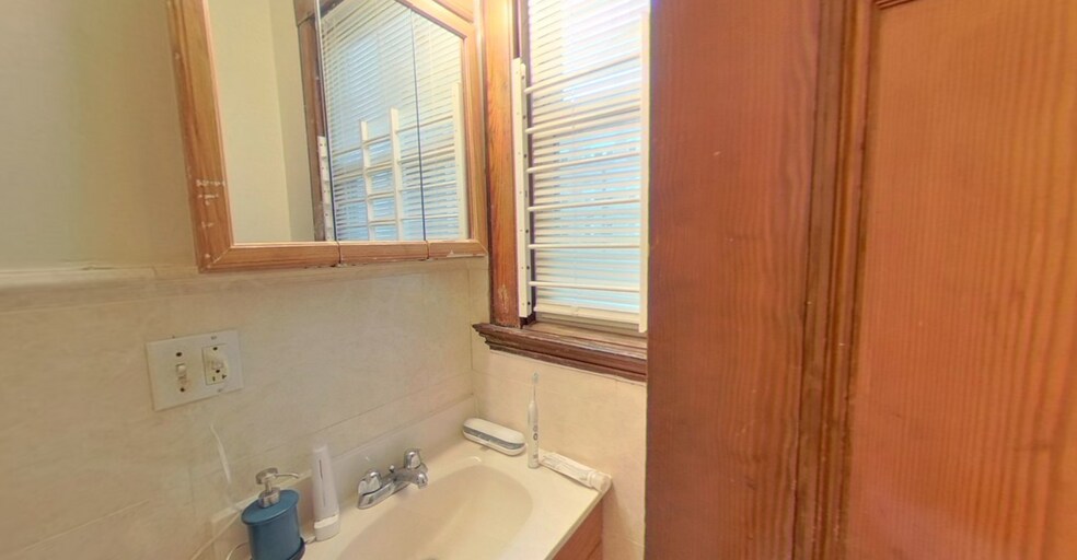 Building Photo - 12 Gardner St