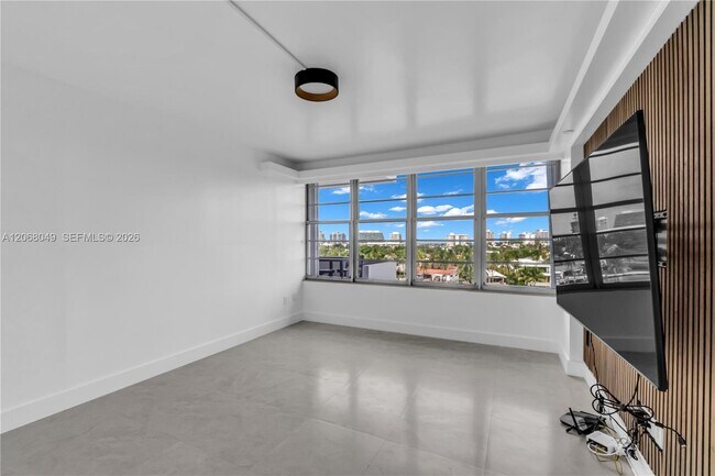 Building Photo - 9101 E Bay Harbor Dr