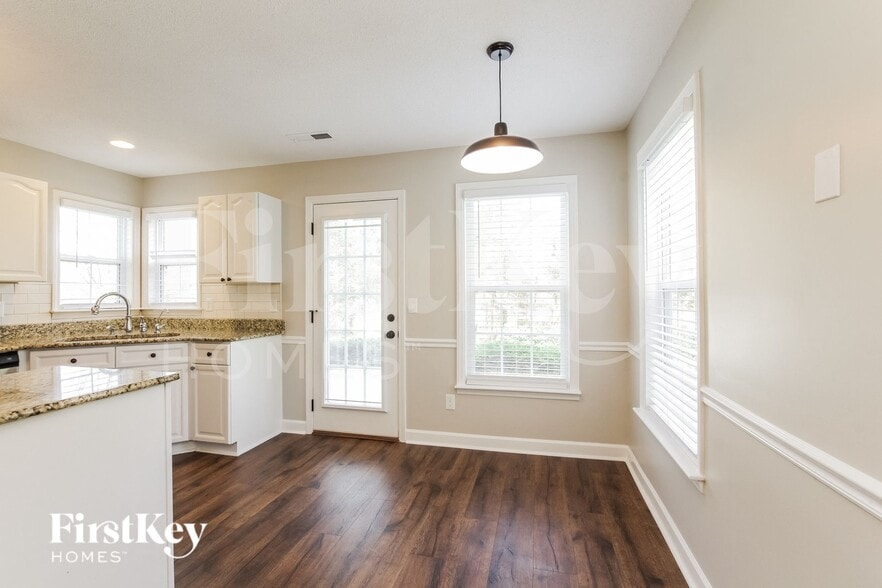 Building Photo - 1703 Glenn Meade Dr