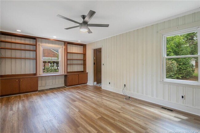 Building Photo - 415 Vista Dr