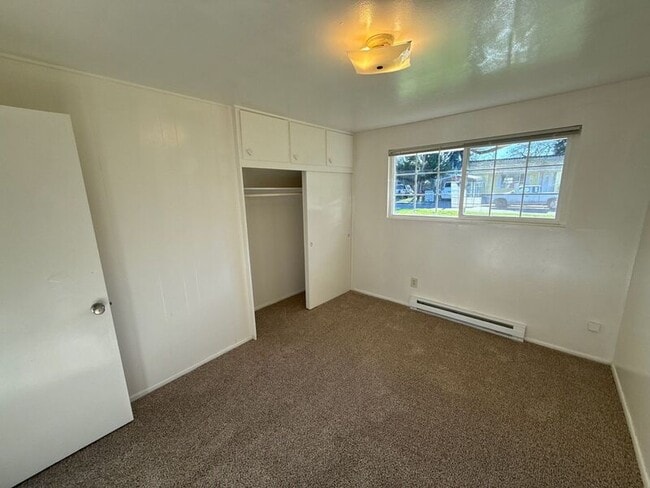 Building Photo - 580 Ford St SE