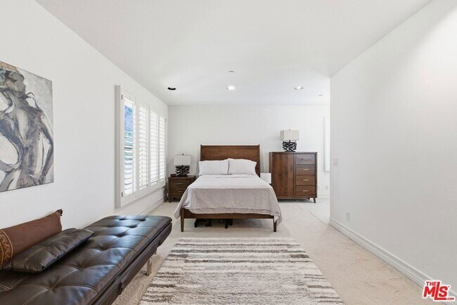 Building Photo - 6003 County Oak Rd