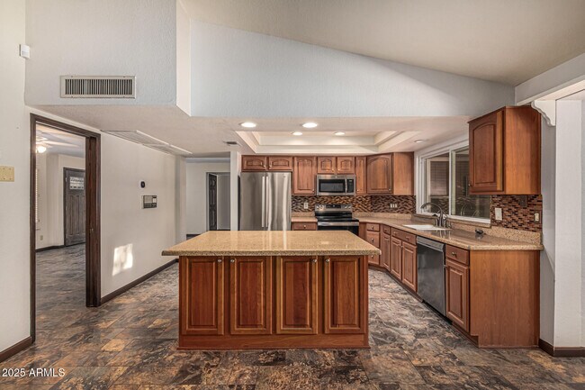 Building Photo - 5109 E Kathleen Rd