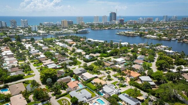 Building Photo - 2445 SE 7th St