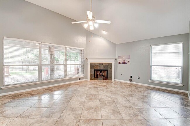 Building Photo - 18 Bonnaire Dr