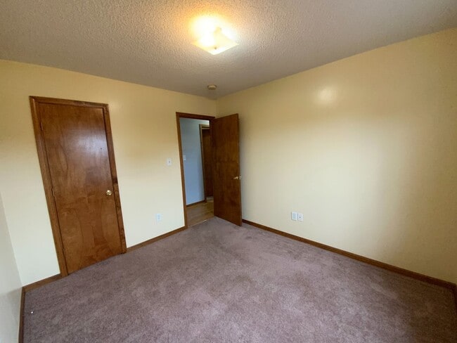 Building Photo - 3 Bd 2 Ba in Cherrywoods