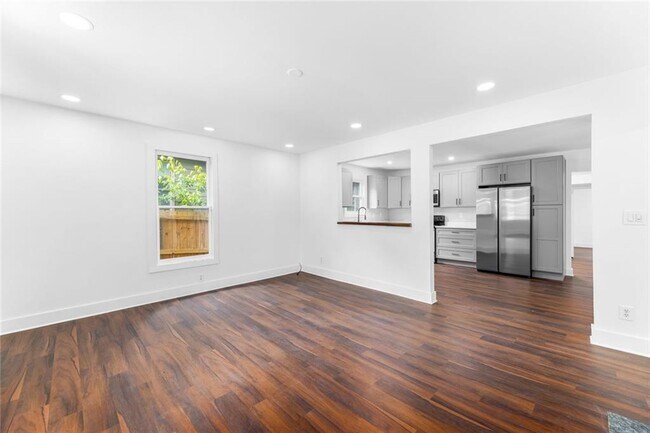 Building Photo - 487 Pasley Ave SE