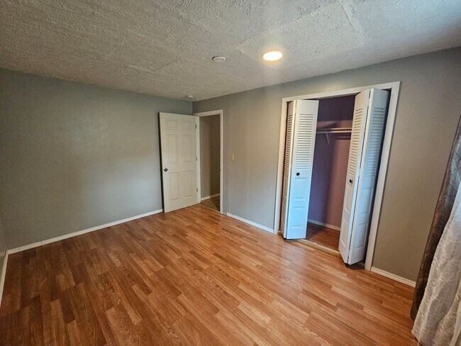 Building Photo - Beautifully Home in the Valley