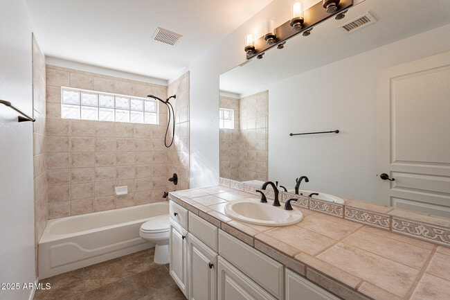 Building Photo - 7240 N Dreamy Draw Dr