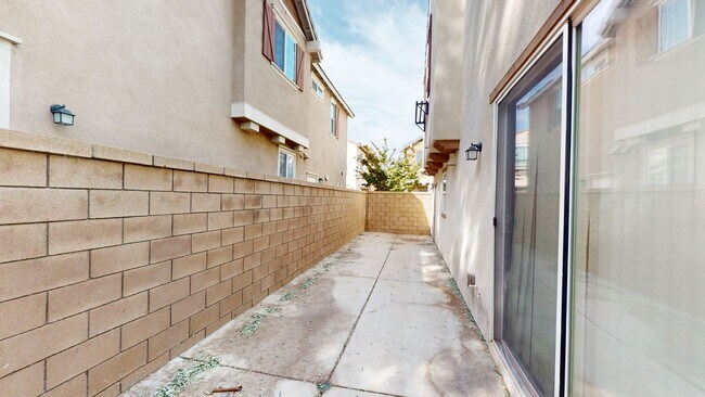 Building Photo - Available Now: Cozy 4 Bedroom 2.5 Bath Hom...