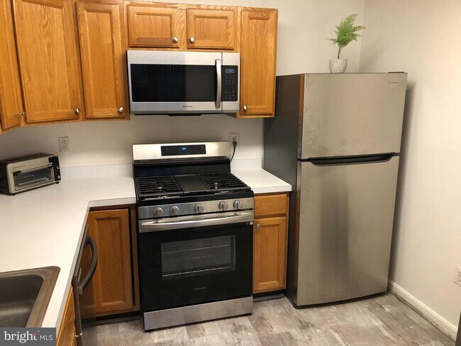 Building Photo - 1055 Gardenview Loop