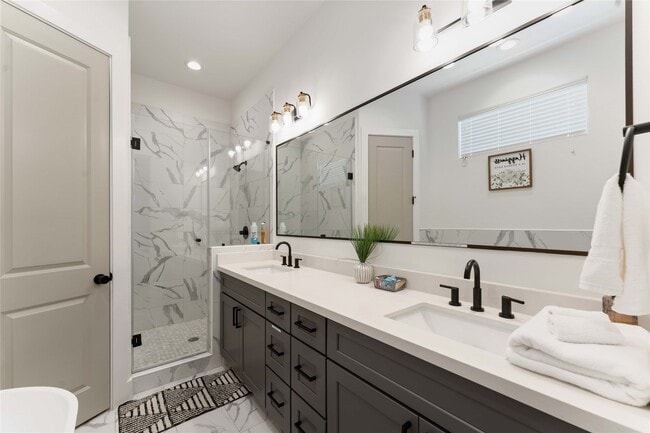 Building Photo - 2341 Eagle St